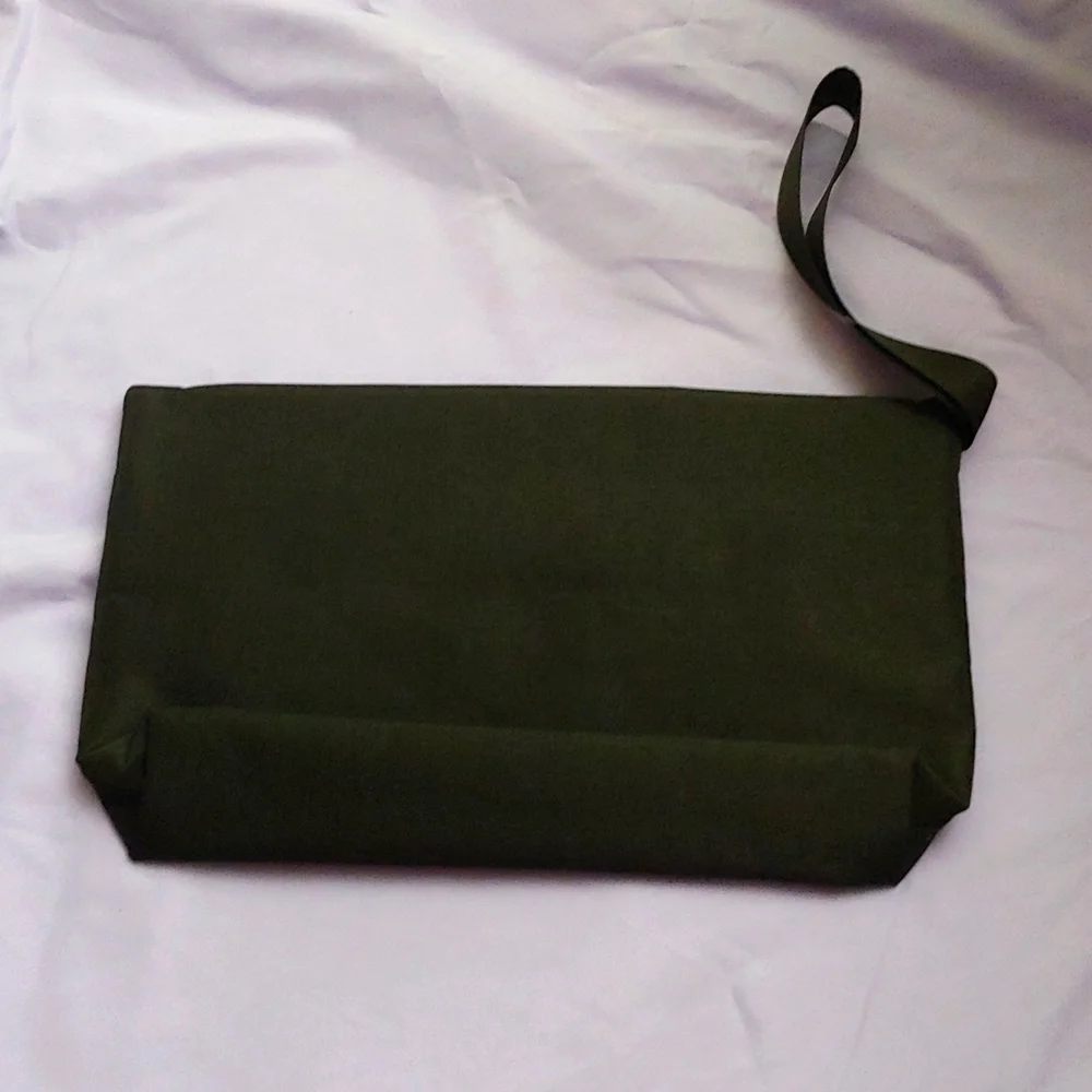 NWT SMELL PROOF LOCKABLE BAG WITH 2 POCKETS INSIDE * FLUENT BAGS